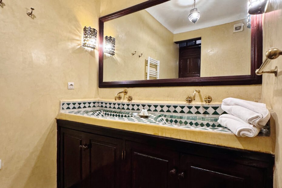 4C09DFAA-3796-42E4-8C4A-AEB18A6C4452